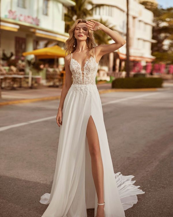 8S111 by Luna Novias